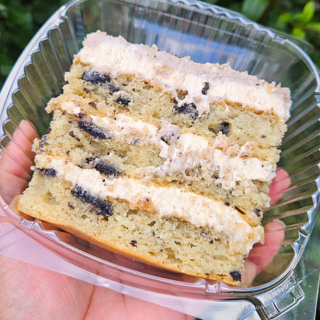 Peanut Butter Oreo Cake Slice