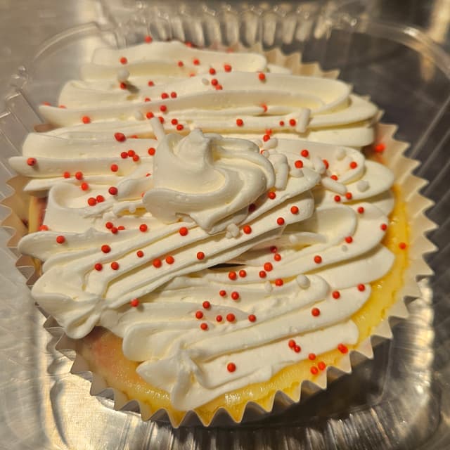 Red Velvet Pound Cake Cheesecake Circle